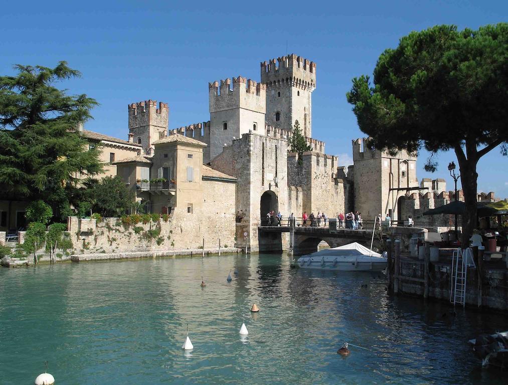 Monica Appartamenti Sirmione Exterior foto